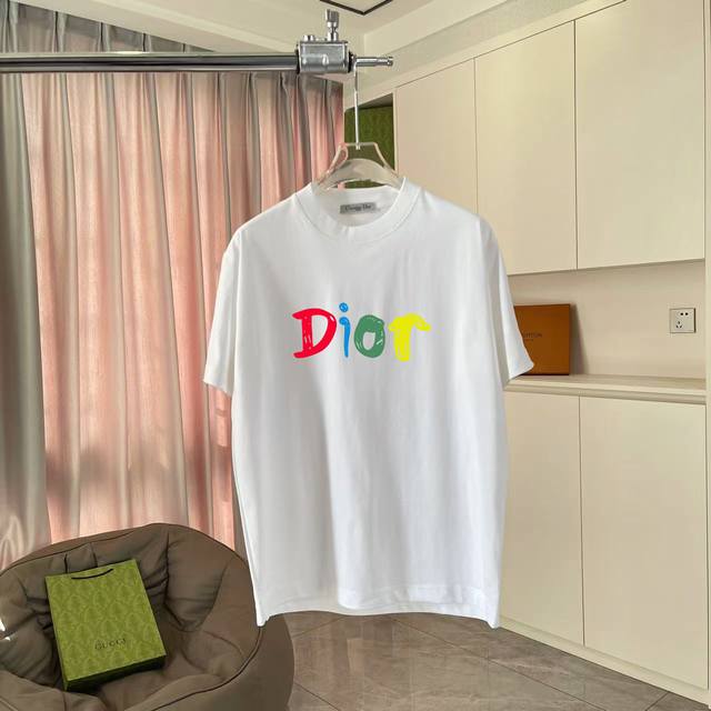 Dio 迪奥2025夏季新款 个性字母Logo印花 短袖T恤 定制面料300G 男女同款 颜色：黑色 白色 粉红色 湖绿色 紫色 尺码: S M L Xl Xx