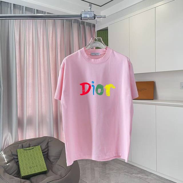Dio 迪奥2025夏季新款 个性字母Logo印花 短袖T恤 定制面料300G 男女同款 颜色：黑色 白色 粉红色 湖绿色 紫色 尺码: S M L Xl Xx