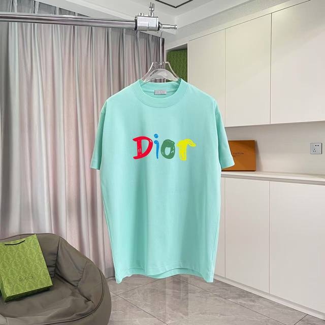Dio 迪奥2025夏季新款 个性字母Logo印花 短袖T恤 定制面料300G 男女同款 颜色：黑色 白色 粉红色 湖绿色 紫色 尺码: S M L Xl Xx