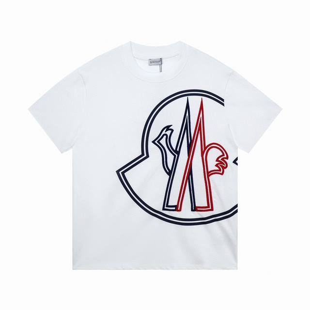 款号：846 Moncler 蒙口的价格P其实蛮有优势的 去过专柜的应该都知道蒙口的价格P不会比Gucci Burberry 便宜多少 只是相对低调 不愿意炒作