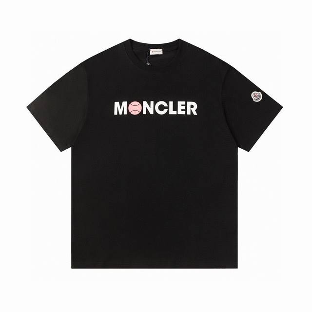 款号：825 Moncler 蒙口的价格P其实蛮有优势的 去过专柜的应该都知道蒙口的价格P不会比Gucci Burberry 便宜多少 只是相对低调 不愿意炒作