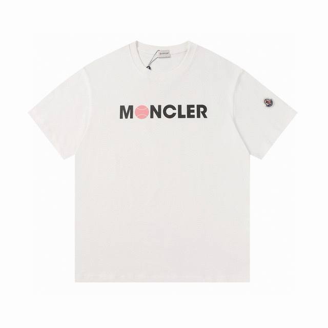 款号：825 Moncler 蒙口的价格P其实蛮有优势的 去过专柜的应该都知道蒙口的价格P不会比Gucci Burberry 便宜多少 只是相对低调 不愿意炒作