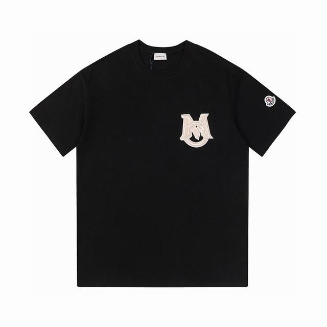 款号：811 Moncler 蒙口的价格P其实蛮有优势的 去过专柜的应该都知道蒙口的价格P不会比Gucci Burberry 便宜多少 只是相对低调 不愿意炒作