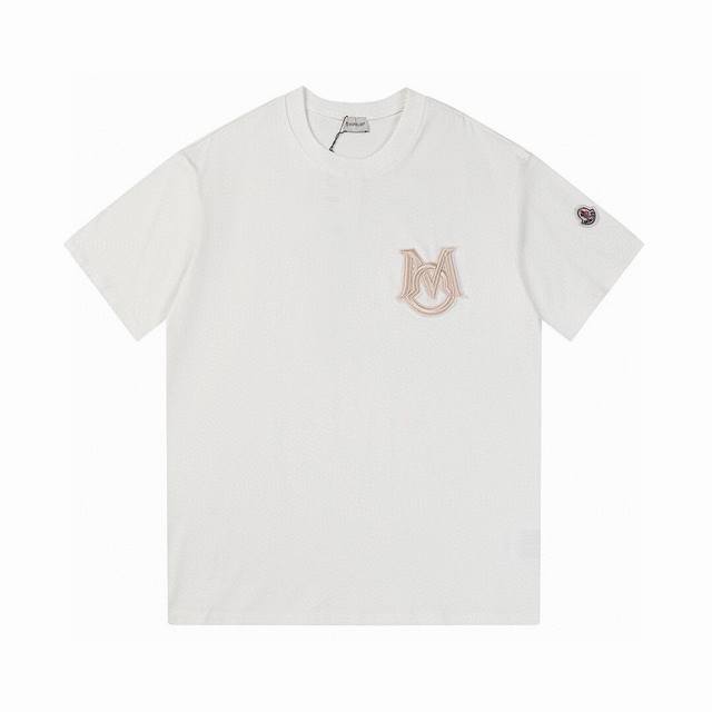 款号：811 Moncler 蒙口的价格P其实蛮有优势的 去过专柜的应该都知道蒙口的价格P不会比Gucci Burberry 便宜多少 只是相对低调 不愿意炒作