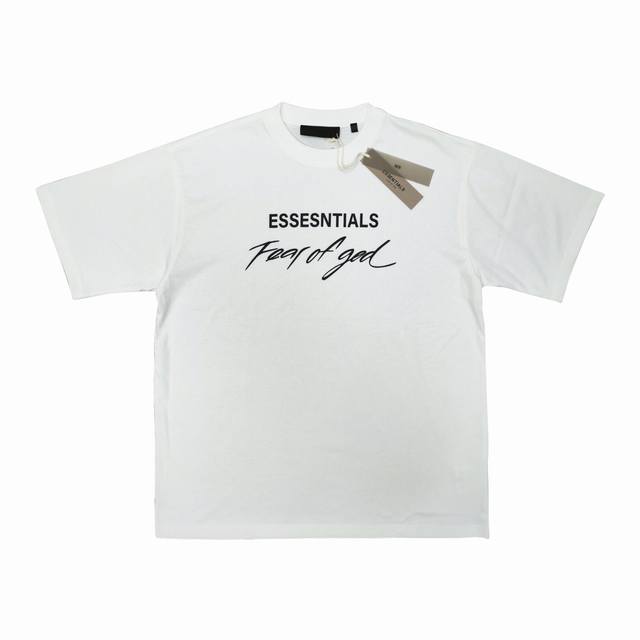 顶级版本 春夏新款Fog Fear Of God复线Essentials美潮签名短袖T恤男女同款 作为当下超火的美国高街潮牌，Fog独特的街头哥德风格、没有夸张