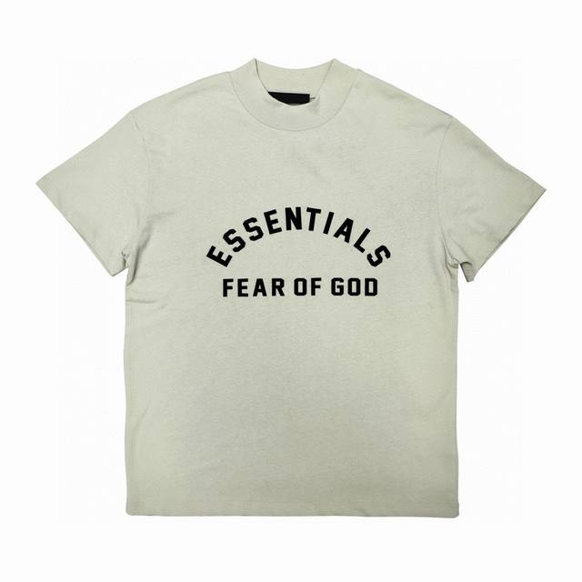 高级米 顶级版本Fear Of God Fog Essentials复线23Ss最新款硅胶植绒字母印花短袖 猫眼反光硅胶印花，给人眼前一亮！光夜如新！ 全新的一
