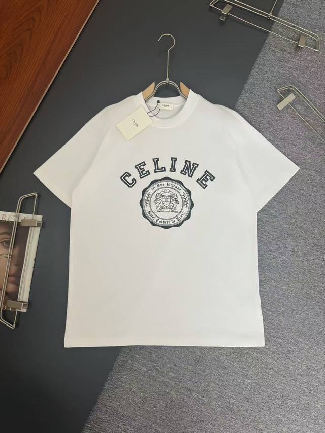 Celine*赛琳*320G克重磅纯棉T恤宽松版型 立体印花Logo设计 春夏新款圆领时尚短袖T恤 贴肤舒适，耐看又好穿 原厂工艺一丝不苟，休闲百搭必备款 颜色