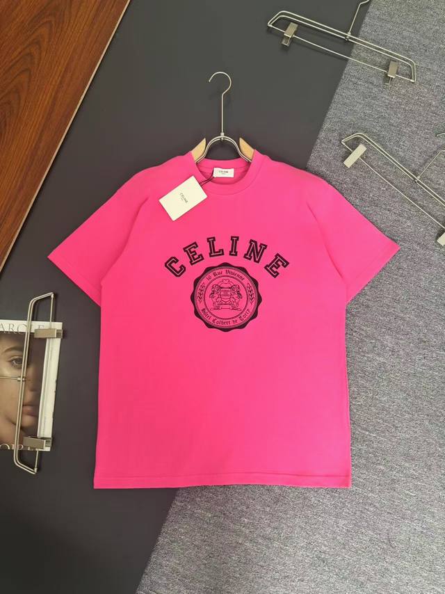 Celine*赛琳*320G克重磅纯棉T恤宽松版型 立体印花Logo设计 春夏新款圆领时尚短袖T恤 贴肤舒适，耐看又好穿 原厂工艺一丝不苟，休闲百搭必备款 颜色