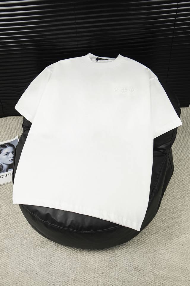 款号：L87 Louis Vuitton 路易威登 2025Ss 刺绣短袖T恤 Louis Vuitton法国路威酩轩集团-Lvmh旗下品牌 著名奢侈品箱包和皮