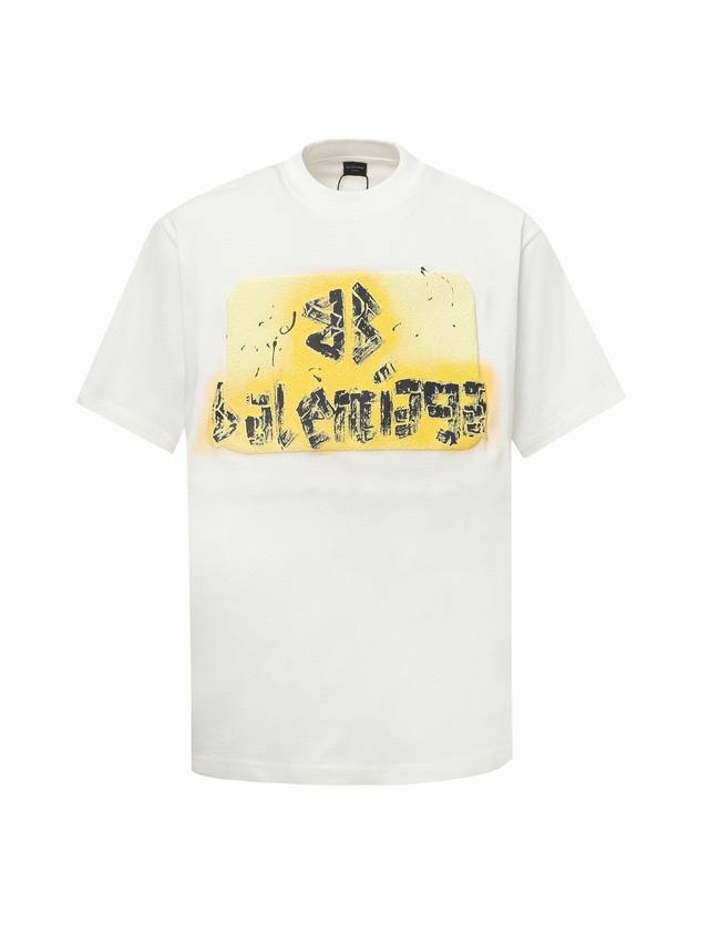 Balenciaga 巴黎世家手绘Bb字母发泡圆领短袖T恤 定制高克重 针织棉面料精心制作，手感特别的扎实，质感拉满，松软细腻上身舒适，优越的吸湿排汗性能，不闷