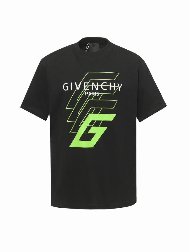 Givenchy 纪梵希图案印花圆领短袖 定制面料洗水后280克重双纱100%精梳全棉面料 印花工艺，螺纹定织定染无色差 出入专柜无压力，通肩拉条工艺 增加衣物