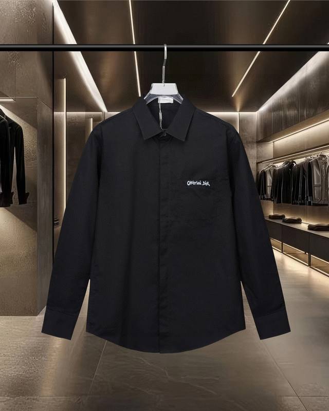 Dior 迪奥 爆款来袭 简约百搭款口袋字母Logo标语刺绣长袖衬衫 2025Ss官网新款长袖 衬衫 衬衣，精美刺绣Logo 高端版本，专柜定制面料 透气舒适度