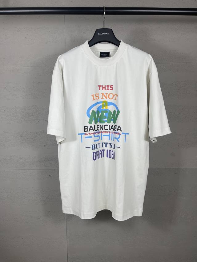 实拍图 顶级版本.官网品质 Balenci*Ss25新款。采用字母Logo彩色多元素艺术印花短袖T恤.砖柜同步.第一时间正品研制，欢印对比！面料采用巴黎Zp定织