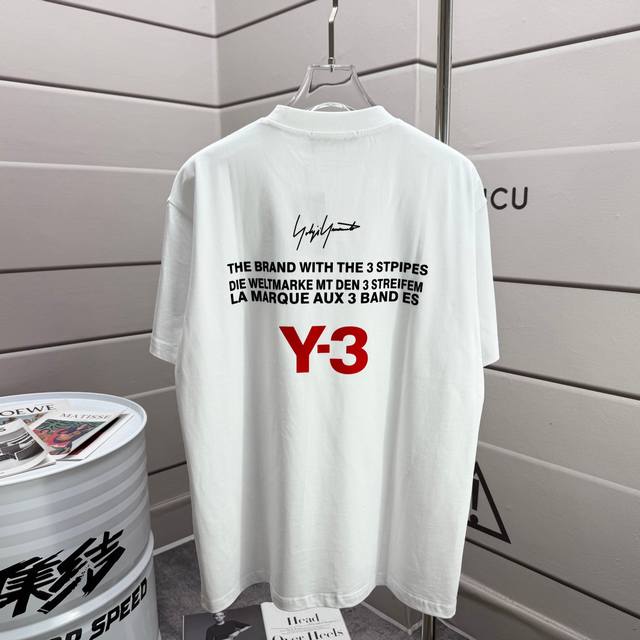 Y3*山本*耀司 2025春夏新款 简约签名字母红色植绒立体工艺Y-3 定制双纱平纹纯棉面料 短袖T恤 男女同款 尺码： S 90-130斤 M 120-150
