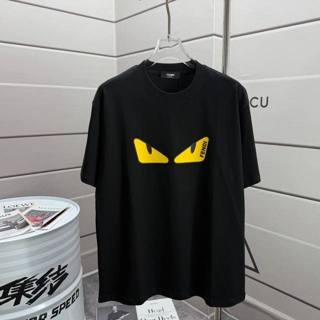 Fen*芬迪 2025春夏新款短袖T恤 经典字母 立体厚板硅胶工艺 定制双纱平纹纯棉面料 男女同款 颜色：黑色 白色 尺码： S 90-130斤 M 120-1