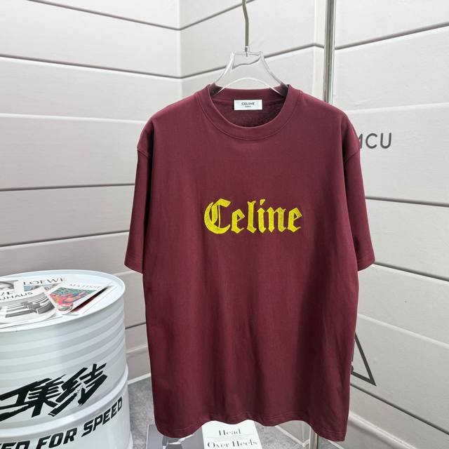 Celi*Ne 塞琳 2025春夏款 简约字母 刺绣工艺 个性Logo 定制双纱平纹纯棉面料 短袖T恤 男女同款 尺码: Xs S M L 颜色：黑色 白色 藏