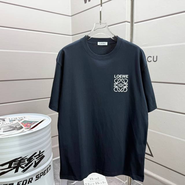 Loew* 罗意威* 2025春夏新款短袖T恤 重磅纯棉个性刺绣Logo 颜色：黑色 白色 安哥拉红 杏色 藏青色 码数：Xs S M L