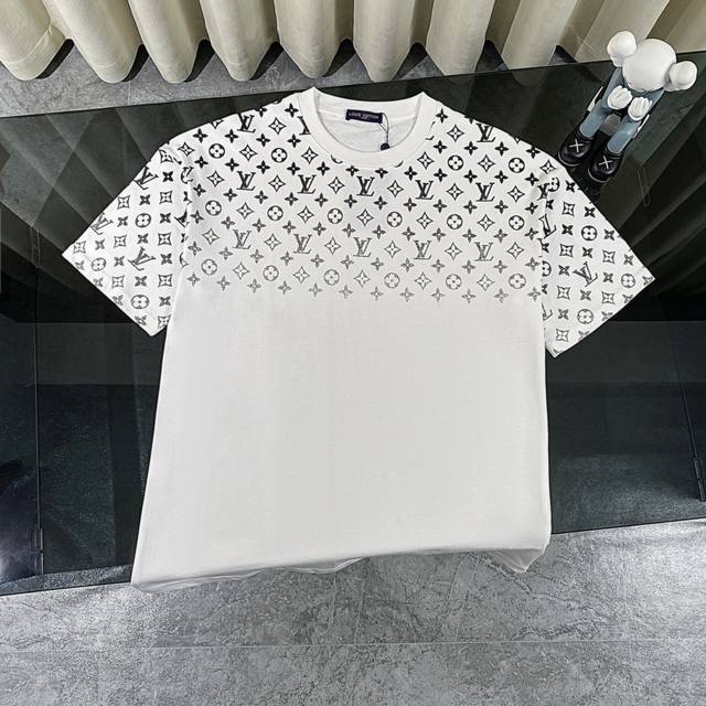 Louis Vuitton 路易威登Lv 2025夏季新款渐变满印Logo印花短袖圆领T恤 面料采用320G %纯棉双纱面料 同缸定染特种加粗32支双股1X1螺