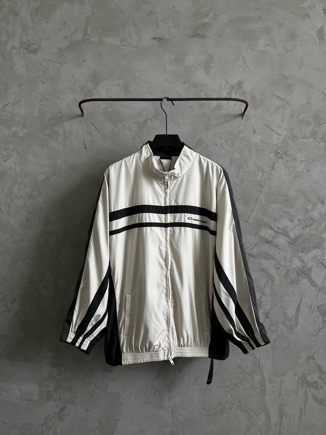 Balenciaga新款巴黎世家拼色拼接外套25Ss夏季款外套校服风古着版型前后拼接多处拼接整件难做程度拉满 定制五金对色对版设计 巴黎世家这季杀疯了 件件好看