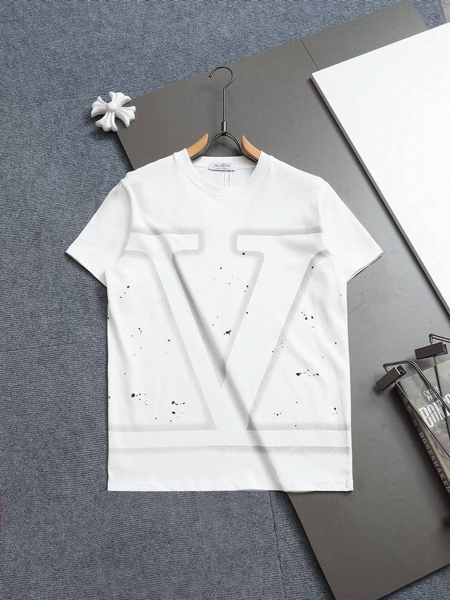 Louis Vuitton 路易威登 Lv 微宽版型 Xs-L 25Ss早春新品专柜走秀款 前后幅切割圆形撞色字母印花圆领短袖T恤，男女同款！官网同步，专柜纯棉