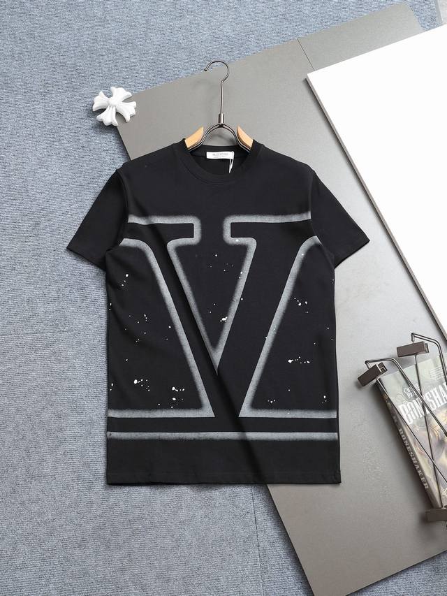 Louis Vuitton 路易威登 Lv 微宽版型 Xs-L 25Ss早春新品专柜走秀款 前后幅切割圆形撞色字母印花圆领短袖T恤，男女同款！官网同步，专柜纯棉