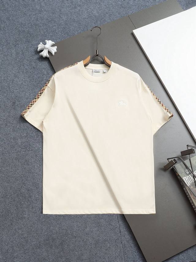 Burberry Bbr 巴宝莉 微宽版型Xs-L 新款独家限定 25年最新最顶级 格纹拼接刺绣字母Logo 双肩格纹织带 精美重工艺 280克洗水面料T恤作为