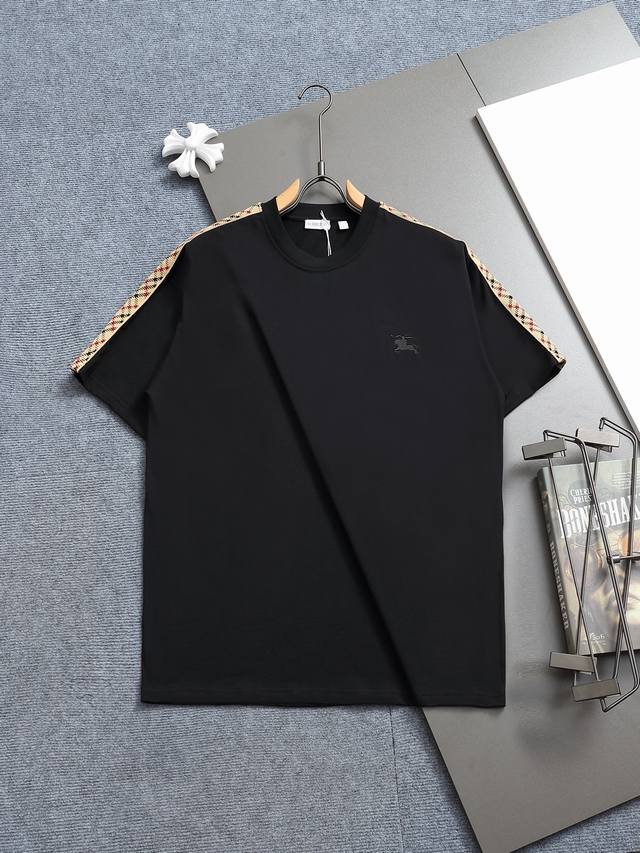 Burberry Bbr 巴宝莉 微宽版型Xs-L 新款独家限定 25年最新最顶级 格纹拼接刺绣字母Logo 双肩格纹织带 精美重工艺 280克洗水面料T恤作为