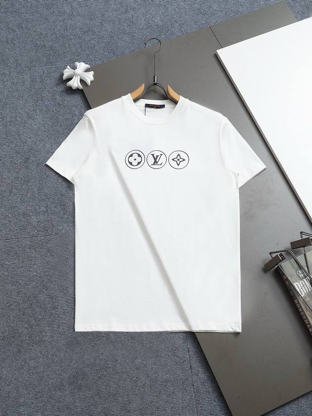 Louis Vuitton 路易威登 Lv 微宽版型 Xs-L 25Ss早春新品专柜走秀款 前后幅切割圆形撞色字母印花圆领短袖T恤，男女同款！官网同步，专柜纯棉