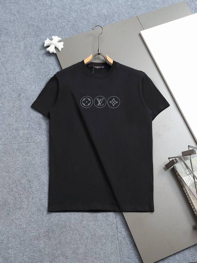 Louis Vuitton 路易威登 Lv 微宽版型 Xs-L 25Ss早春新品专柜走秀款 前后幅切割圆形撞色字母印花圆领短袖T恤，男女同款！官网同步，专柜纯棉