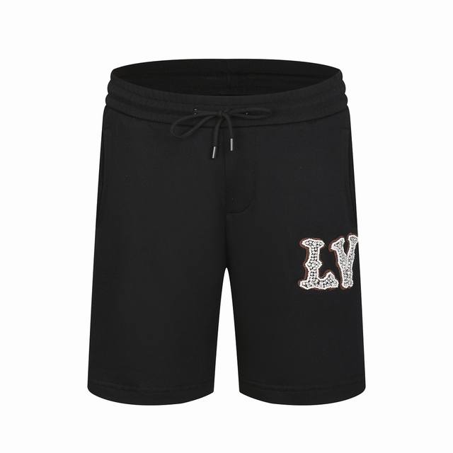 Louis Vuitton 路易威登 24Ss 烫钻Logo短裤 Lv 新款烫钻Logo短裤、新款工艺 经典标识 不乏新颖时尚设计！ 腰间采用抽身设计.专柜定制