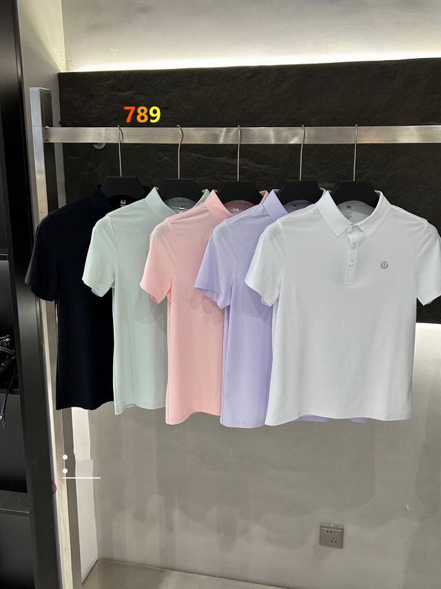 露露爆款 爆款冰丝 清爽配色 新款 露露女士Tough透气吸湿排汗短袖Polo衫。打造夏日舒爽透气的穿衣体验，即有运动范，也能作为通勤休闲穿搭，不局限场合，拥有