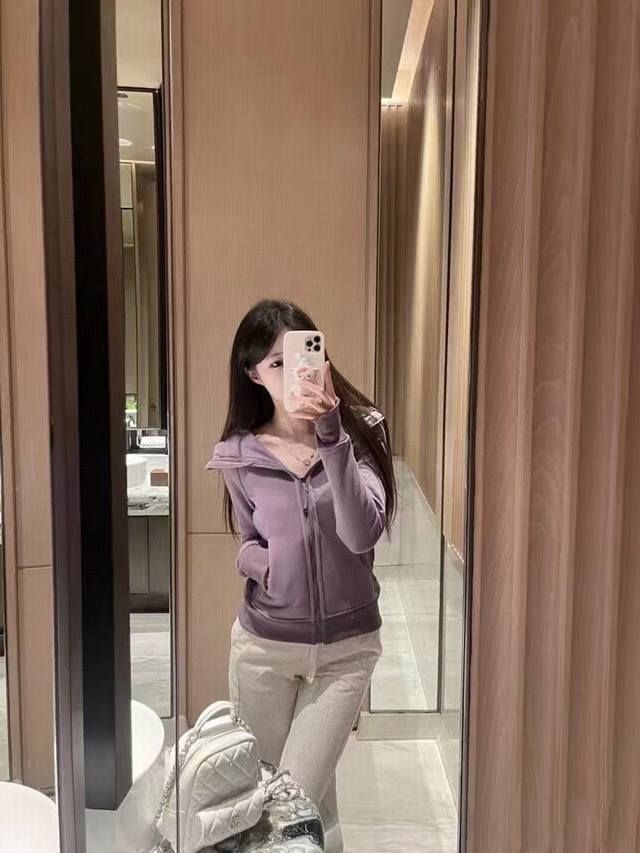 顶级Lulu 露露Luluscuba拉链连帽卫衣双色齐发 超爆烟雾紫 版型穿上身就是这个感觉 好！看！我喜欢这个颜色 一秒上热门的新颜色 紫色是人间宝藏 又甜又