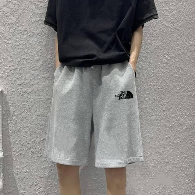 The North Face北面百搭纯棉短裤情侣款纯棉针织面料 表面采用柔软不起球的毛呢刷毛针织面料透气 内口袋装东西不怕漏 松紧腰带收腰完美不挑身材男女皆可穿