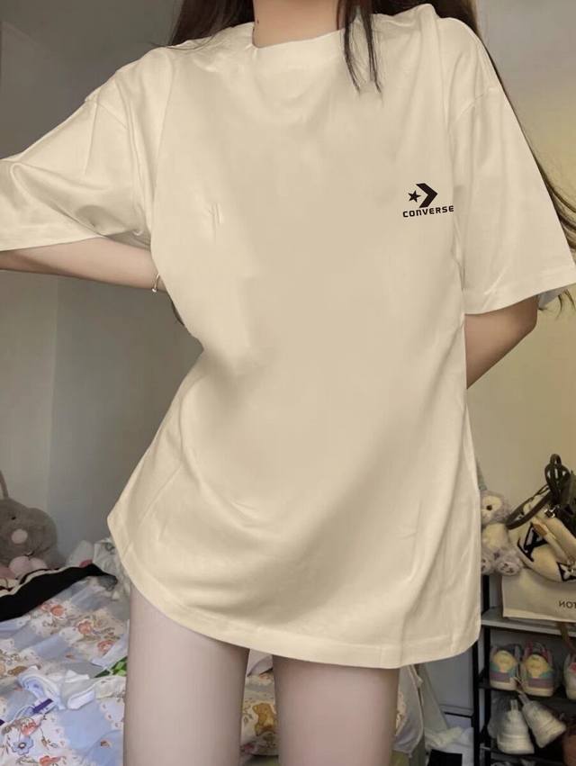 上新！Converse匡威小星箭圆领短袖T恤，把经典玩出不同，打破单一设计再创造，增多点趣味性！男女同款入，厚实有质感，透气且吸汗，喜欢就盘她！ 尺码：S-3X