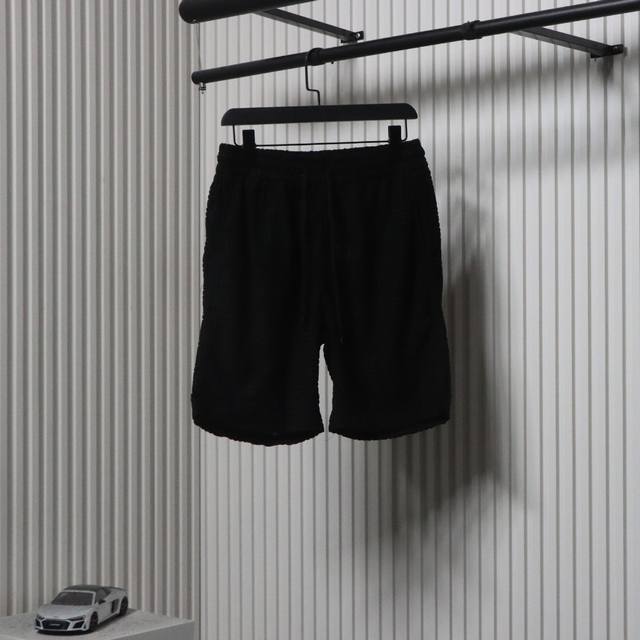 Fendi 芬迪 25Ss 满印双F凹凸提花套装短裤 原版开模。定制360G毛巾面料，定制的人造丝。61%粘胶纤维，32%锦纶，7%棉纶。材料做工细节均与专柜一