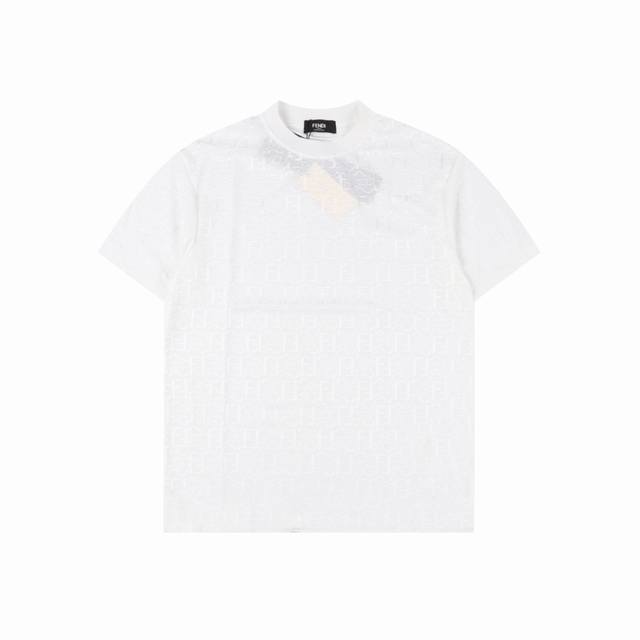 Fendi 芬迪 25Ss 冰丝暗纹全幅双F提花短袖T恤 原版开模。定制高级冰丝提花面料， 材料做工细节均与专柜一致。虽然是全身满印提花， 但是每一个Ff字都是