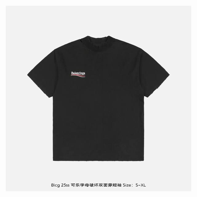 Balenciaga 巴黎世家 25Ss 可乐字母破坏双面穿短袖-背面 从纱线纤维开始独立研发，打破工业化胚布限制，实现室内外光线场景下 零色差 呈现，正反双面
