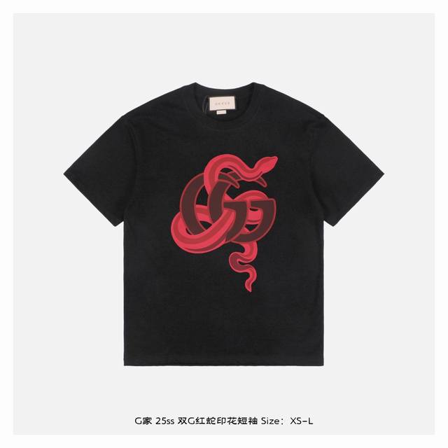 Gucci 古驰 25Ss 双G红蛇印花短袖 面料采用230克重精梳棉，定制32支1*1螺纹，成衣两遍水洗处理，面料舒适亲肤无异感，定制定染面料，纺织密度高，垂