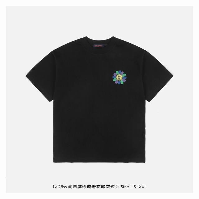 Lv 25Ss 向日葵涂鸦老花印花短袖 面料采用230克重精梳棉，定制32支1*1螺纹，成衣两遍水洗处理，面料舒适亲肤无异感，定制定染面料，纺织密度高，垂感佳，
