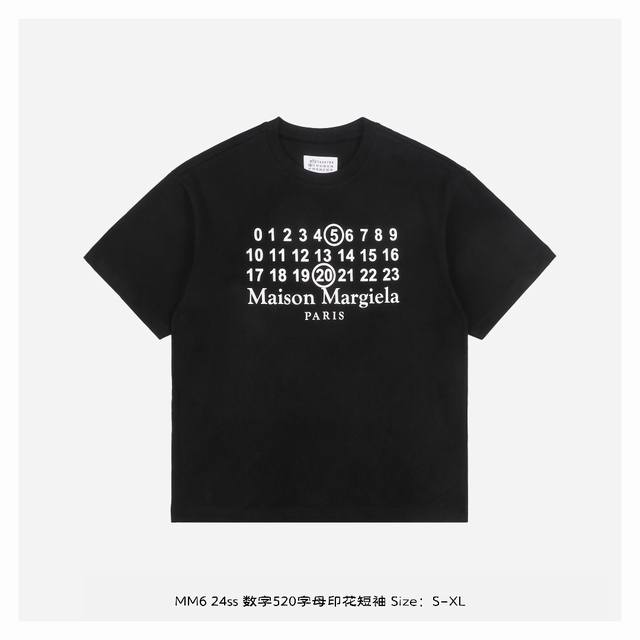 Maisonmargiela 马吉拉 24Ss 数字520字母印花短袖 数字作为Maison Margiela的标志性语言，将神秘具象化，为日常符号赋予时装意义
