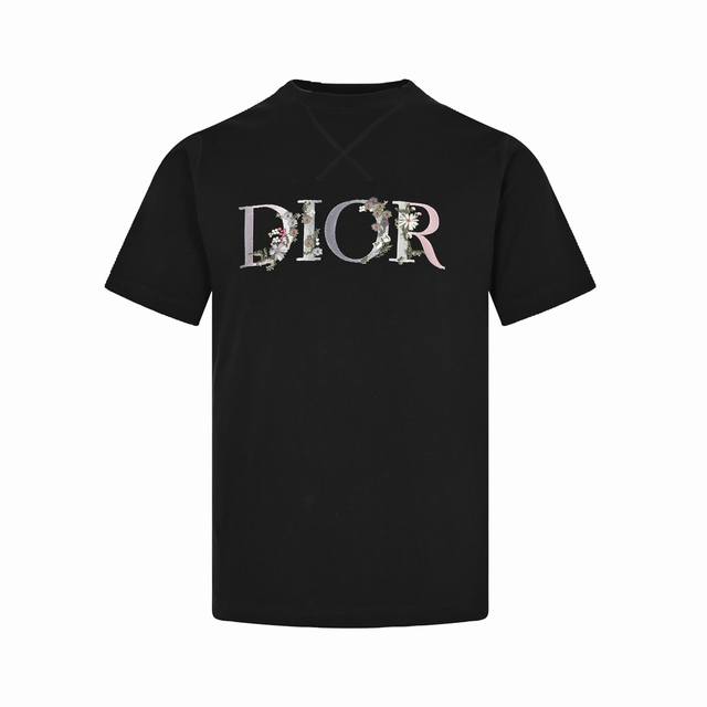 Dior 迪奥 22Ss 刺绣花卉字母短袖 前幅图案采用进口绣线，由十万针刺绣工艺做出Di**图案打底，在绣花基础上结合分散染料做出原版渐变效果，用含有分散类染