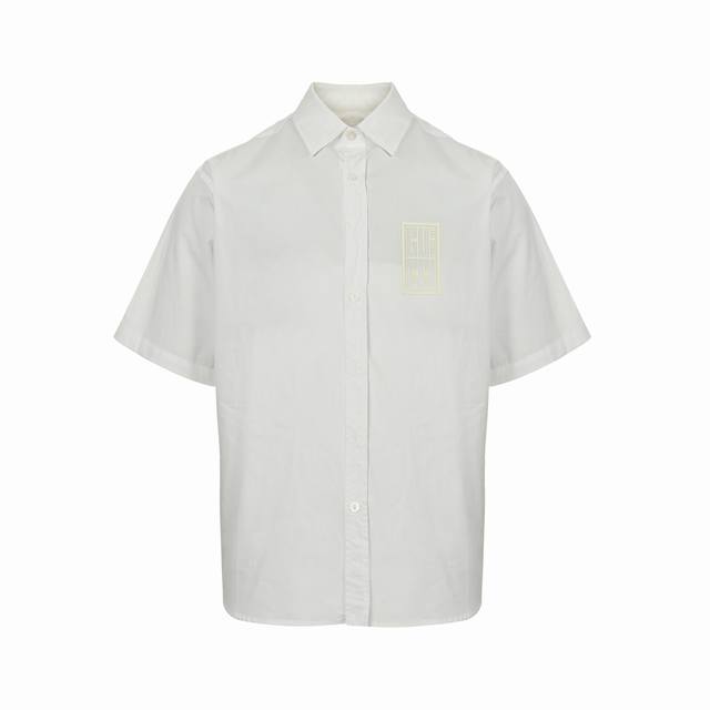 Gucci 古驰 24Ss 方框G字母压胶短袖衬衫 采用定制面料制作而成，官方同款，面料经过同缸染色工艺处理，手感舒适柔软，既时尚又具有个性，无论男女都非常合适