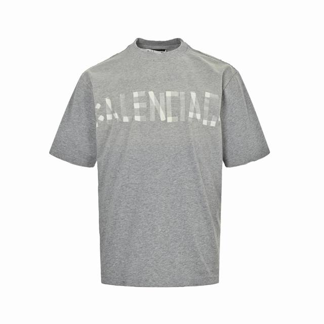 Balenciaga 巴黎世家 25Ss 美纹纸胶带印花短袖 原版衣服都是做过喷马骝工艺 买现成布颜色会不均匀 出现一条一条很明显的痕迹 印花细节比较多需要一点