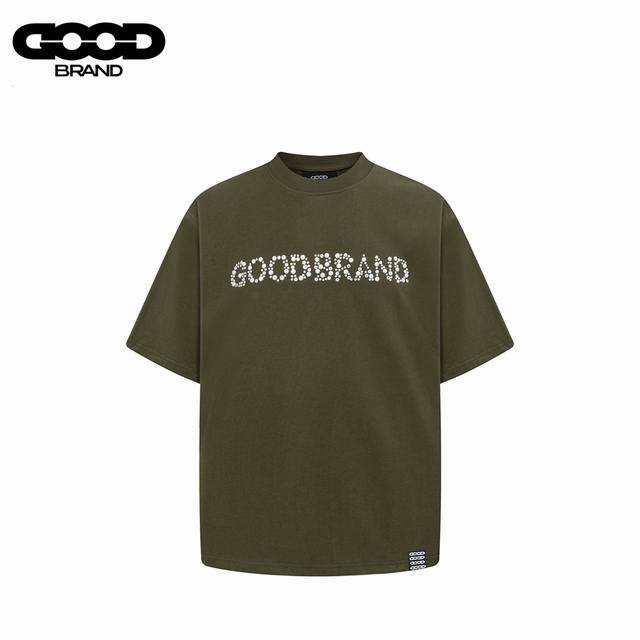 Goodbrand 25Ss珠片标语 短袖T恤 采用32支双纱 260克重面料 进口针织针梳棉进行制作，厚度适中，有垂感又有轮廓型，上身就是一个舒适！！对微胖身