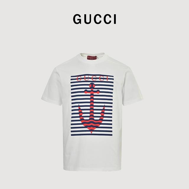 Gucci 古驰 25Ss 条纹船锚印花短袖T恤 采用双纱纯棉面料克重280G，搭配32S双纱1×1螺纹，面料螺纹同缸定染。 做足爽滑工艺使面料手感柔软舒适 印