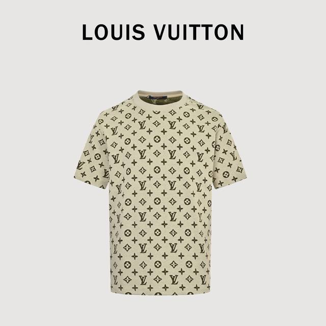 Louis Vuitton 路易威登 满印镂空圆领短袖T恤 采用16支单面高品精疏棉面料，领口1*1索罗纳螺纹，面料酵洗工艺，布匹直喷，定制辅料，宽松版型 Si