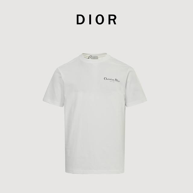 Dior 迪奥 25Ss 铃兰花标语印花短袖T恤 采用双纱纯棉面料克重280G，搭配32S双纱1×1螺纹，面料螺纹同缸定染。 做足爽滑工艺使面料手感柔软舒适 印