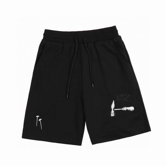 路易威登 Louis Vuitton 夏季新品，剪刀锤子工具刺绣休闲短裤，360克纯棉毛线圈面料，透气舒适度高，细节无可挑剔，品牌设计理念，体现高品质。手感细腻