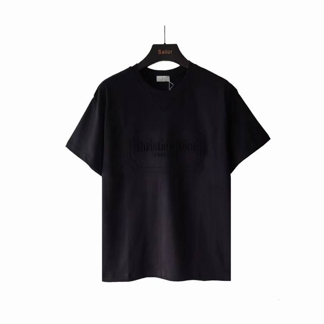 实拍细节图+尺码表 Dior 迪奥 Cd字母凹凸压花 Logo标识短袖 灵感源自八十年代复古 原版面料 官方同款 短袖T恤 定制260克同缸染面料 手感非常舒服