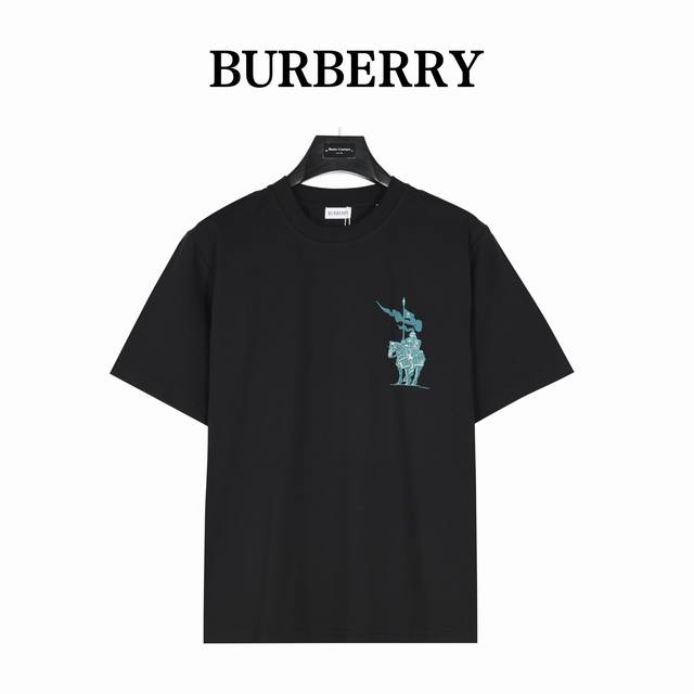 Burberry 巴宝莉 马术骑士微标短袖T恤 所有细节完美还原 前幅Logo发泡立体印花。采用定制面料。添加杜邦公司Sorona 索罗娜 材料，亲肤性好、改善